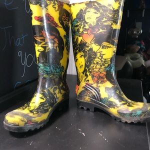 Ed Hardy designer rain boots. Size 6. Cute.